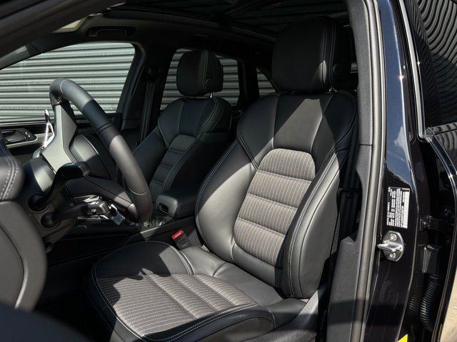 Certified 2026 Porsche Macan Turbo AWD/4WD image 5