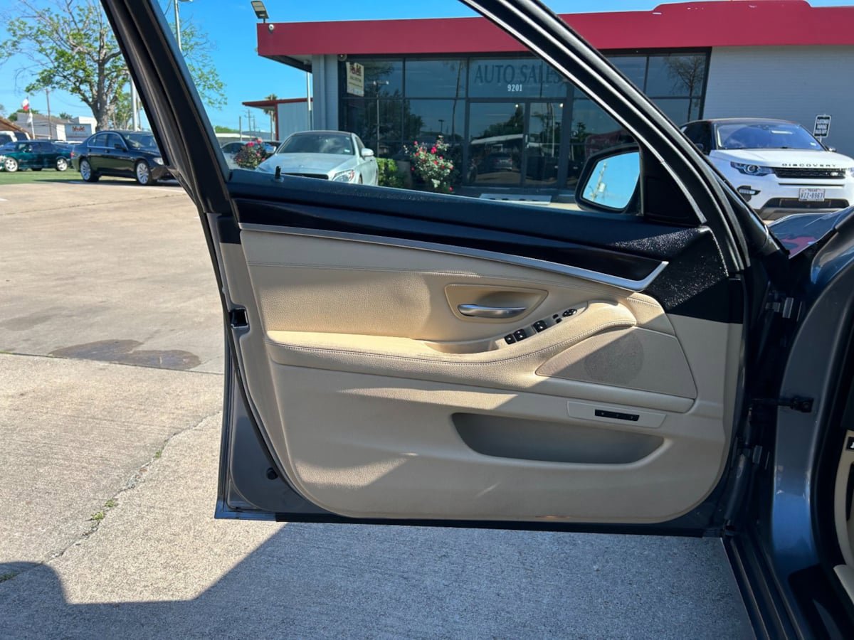 Used 2013 BMW 528i xDrive Sedan AWD/4WD image 10