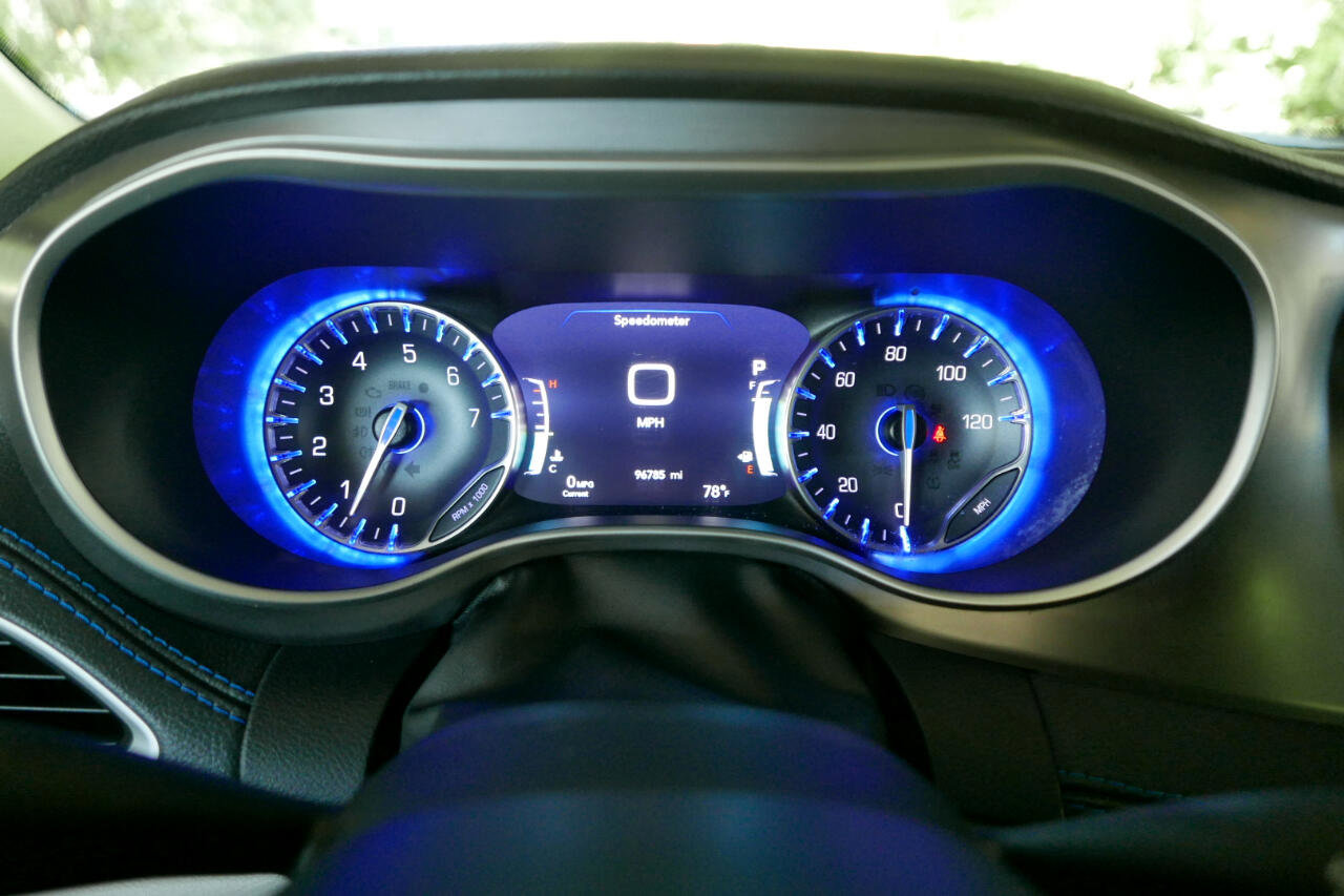 Used 2021 Chrysler Pacifica Touring-L image 13