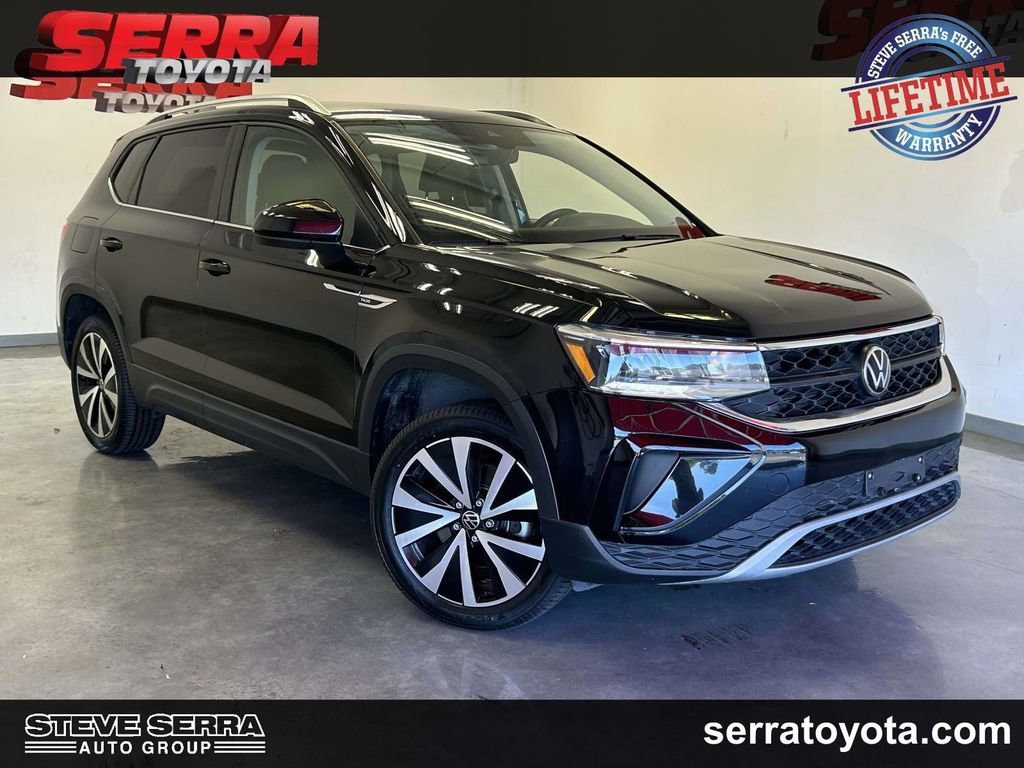 Used 2024 Volkswagen Taos SE FWD image 1