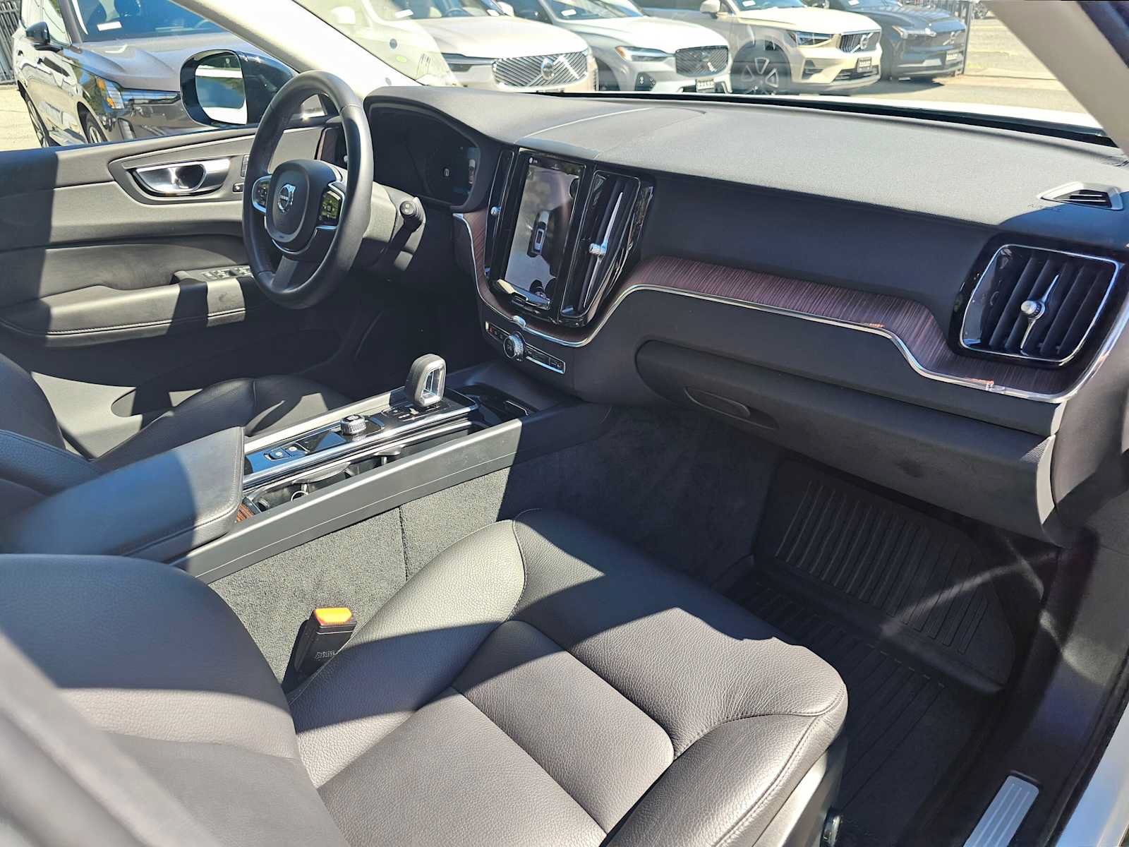 Used 2023 Volvo XC60 B5 Plus w/ Protection Package Premier AWD/4WD image 10