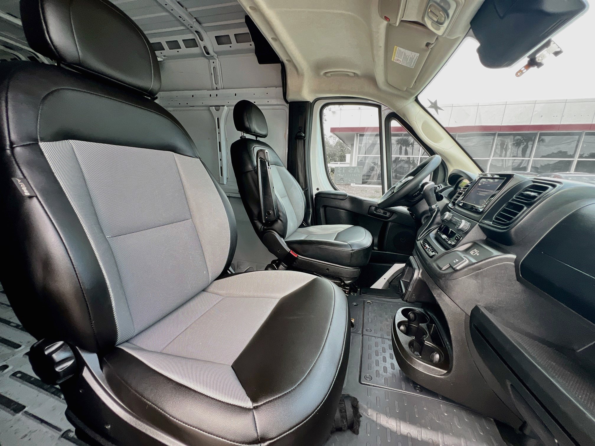 Used 2023 RAM ProMaster 2500 FWD image 28
