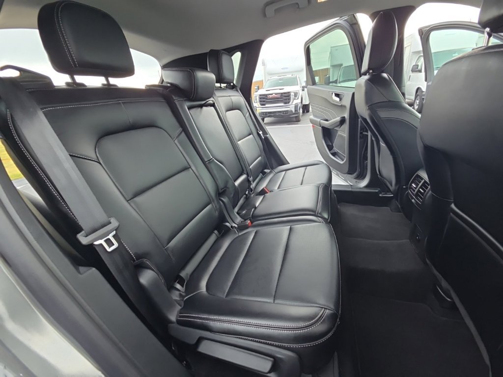 Used 2025 Ford Escape Platinum AWD/4WD image 21