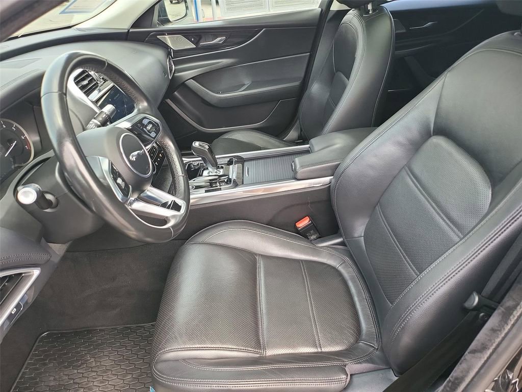 Used 2020 Jaguar XE S RWD image 12