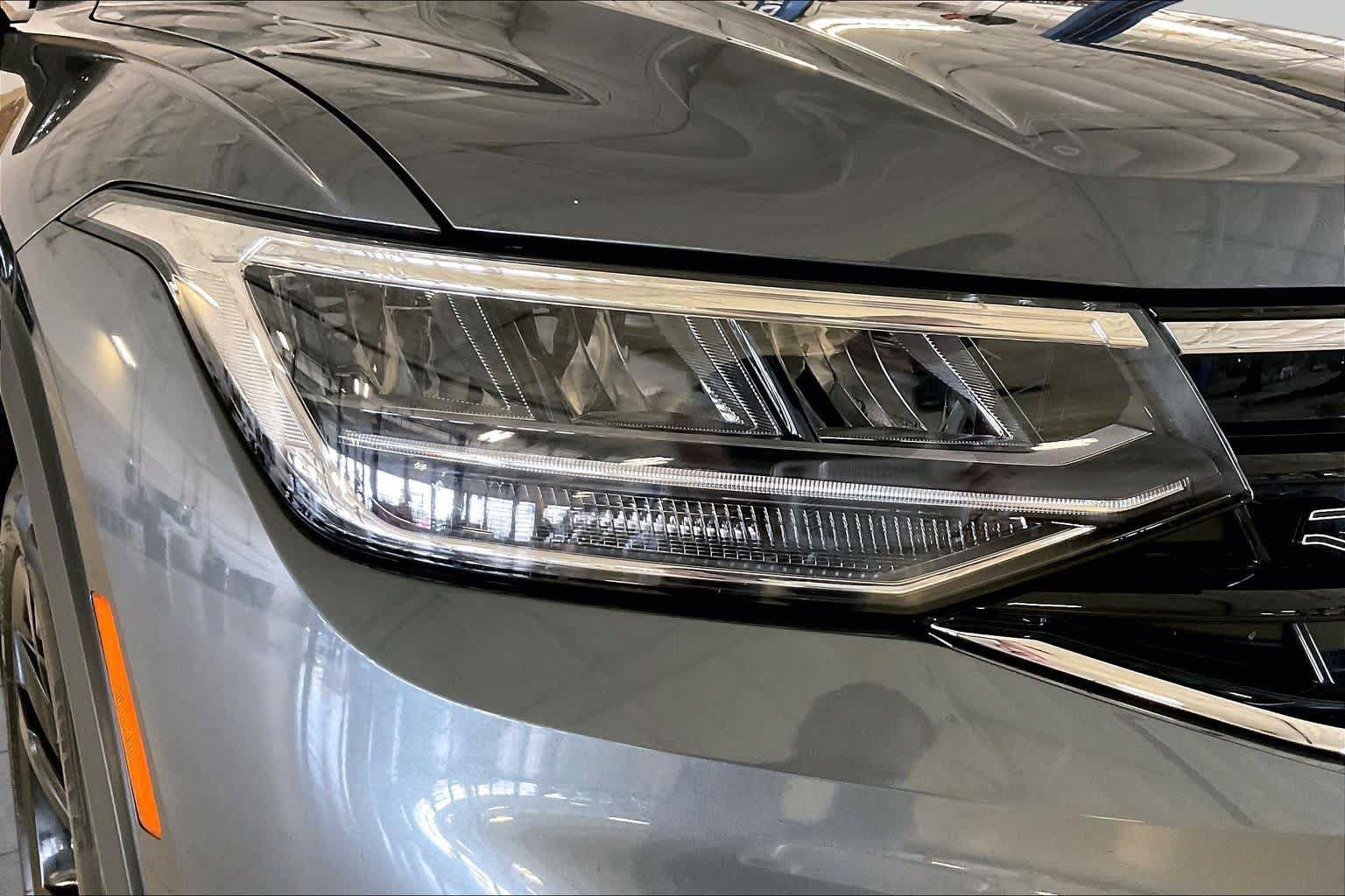 Used 2023 Volkswagen Tiguan SE R-Line AWD/4WD image 25