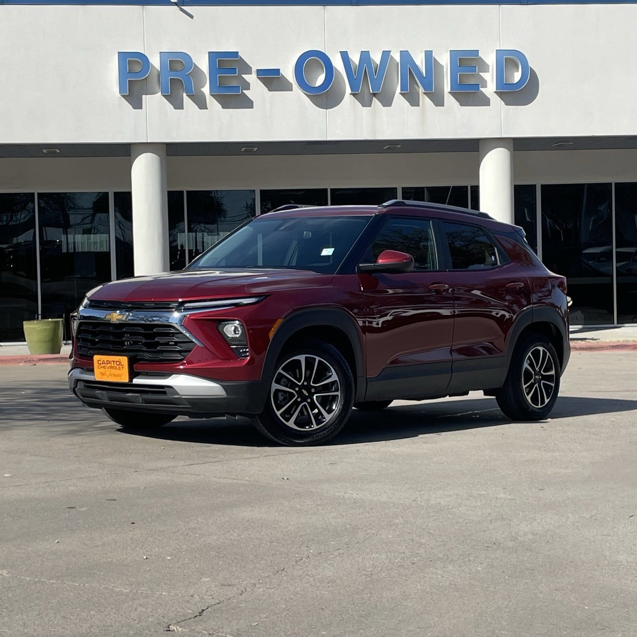 Used 2025 Chevrolet TrailBlazer LT image 2