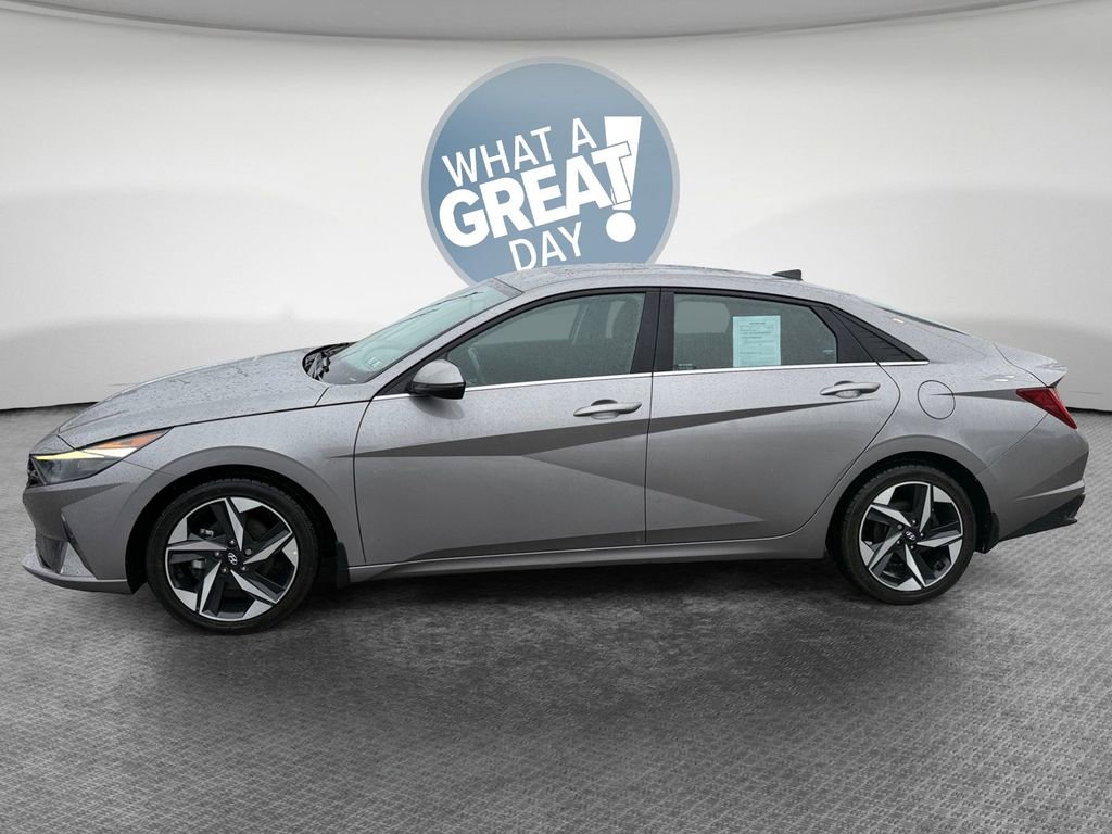 Used 2022 Hyundai Elantra SEL w/ Convenience + Premium Package image 5