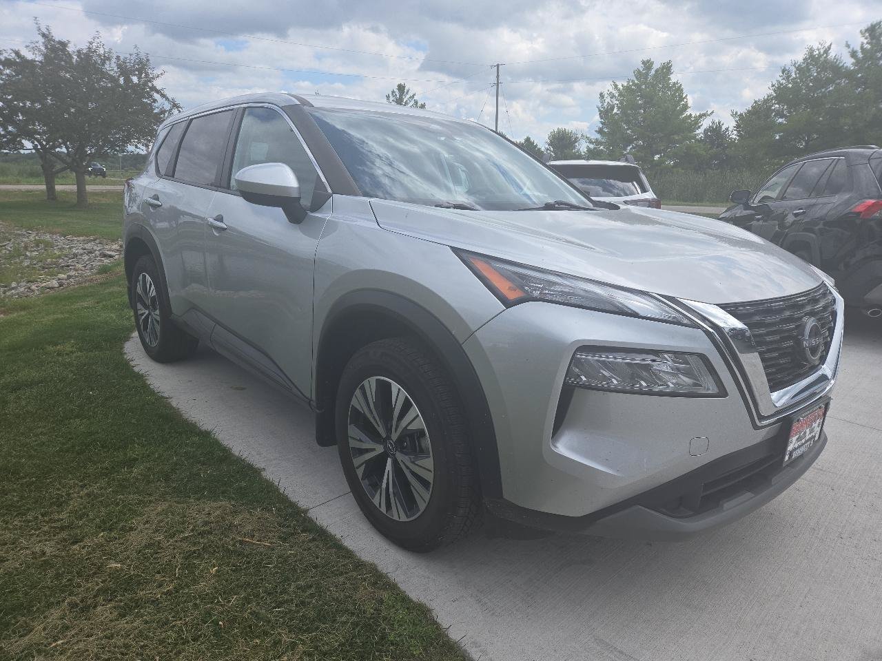 Used 2023 Nissan Rogue SV AWD/4WD image 3