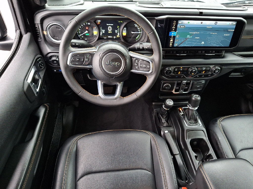 Certified 2024 Jeep Wrangler Unlimited Sahara w/ Technology Group AWD/4WD image 11