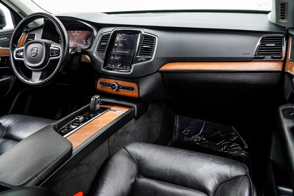 Used 2021 Volvo XC90 T8 Inscription Expression w/ Climate Package image 17