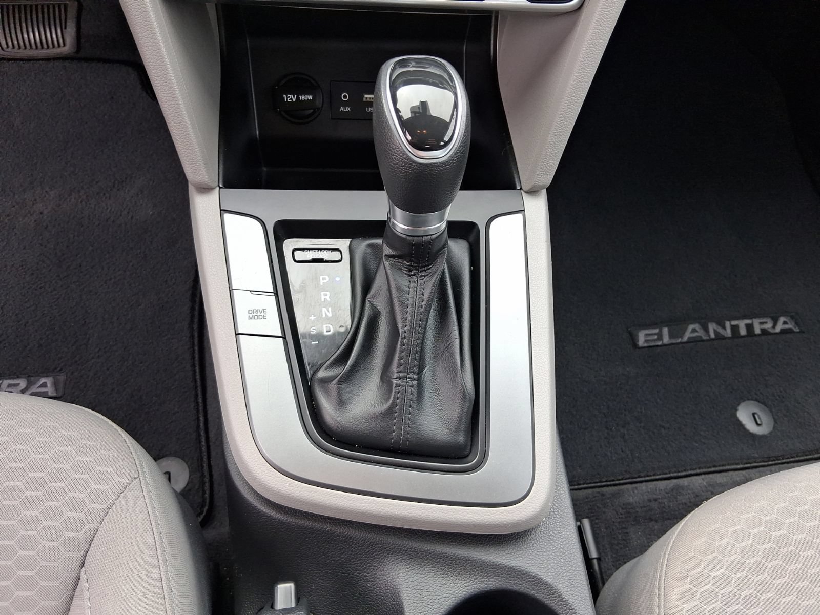 Used 2020 Hyundai Elantra SE FWD image 23