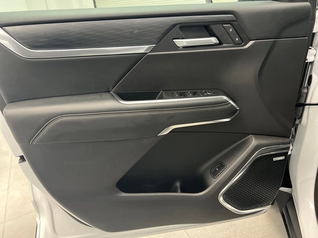 Used 2025 GMC Acadia Elevation image 11