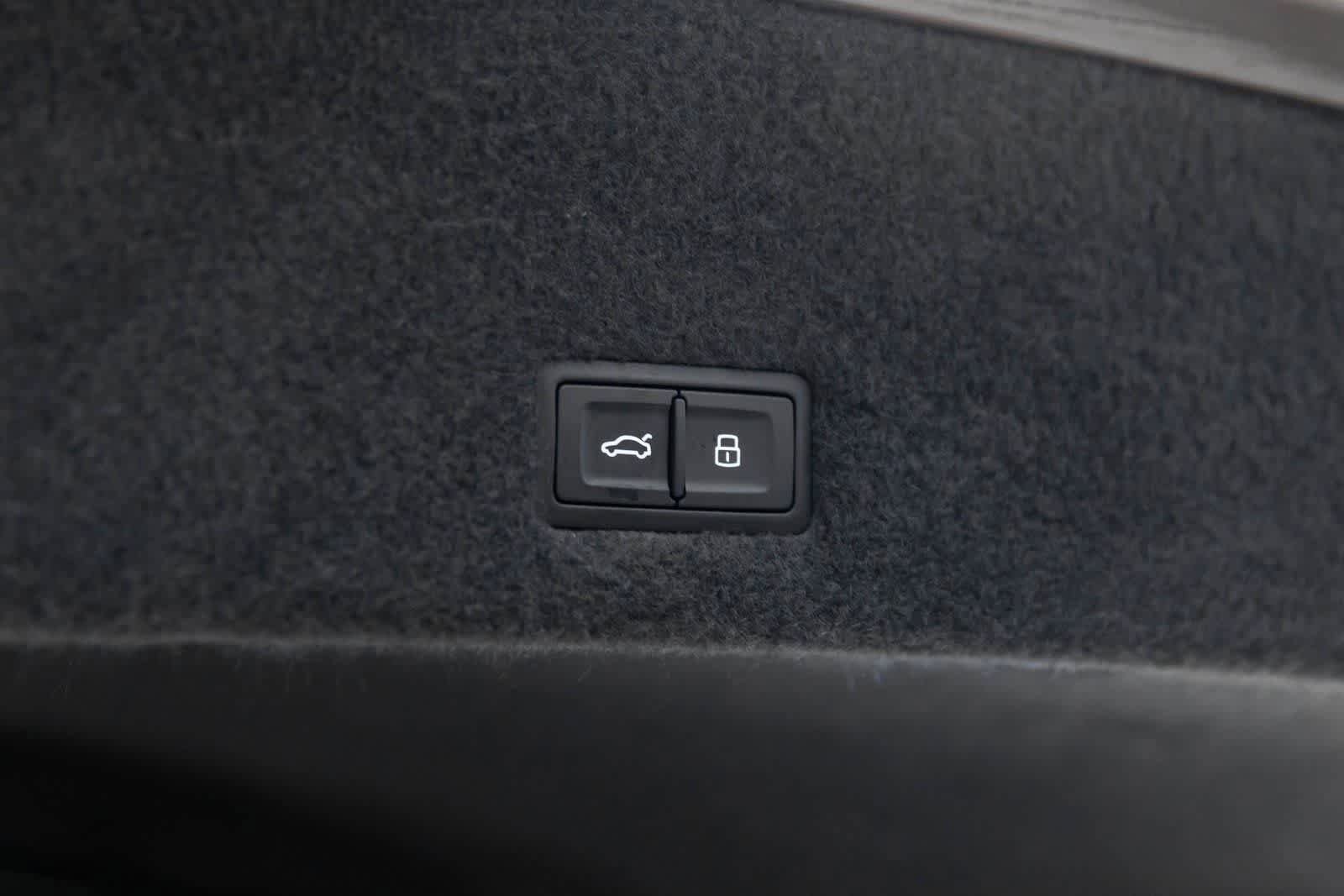 Used 2022 Lamborghini Urus AWD/4WD image 49