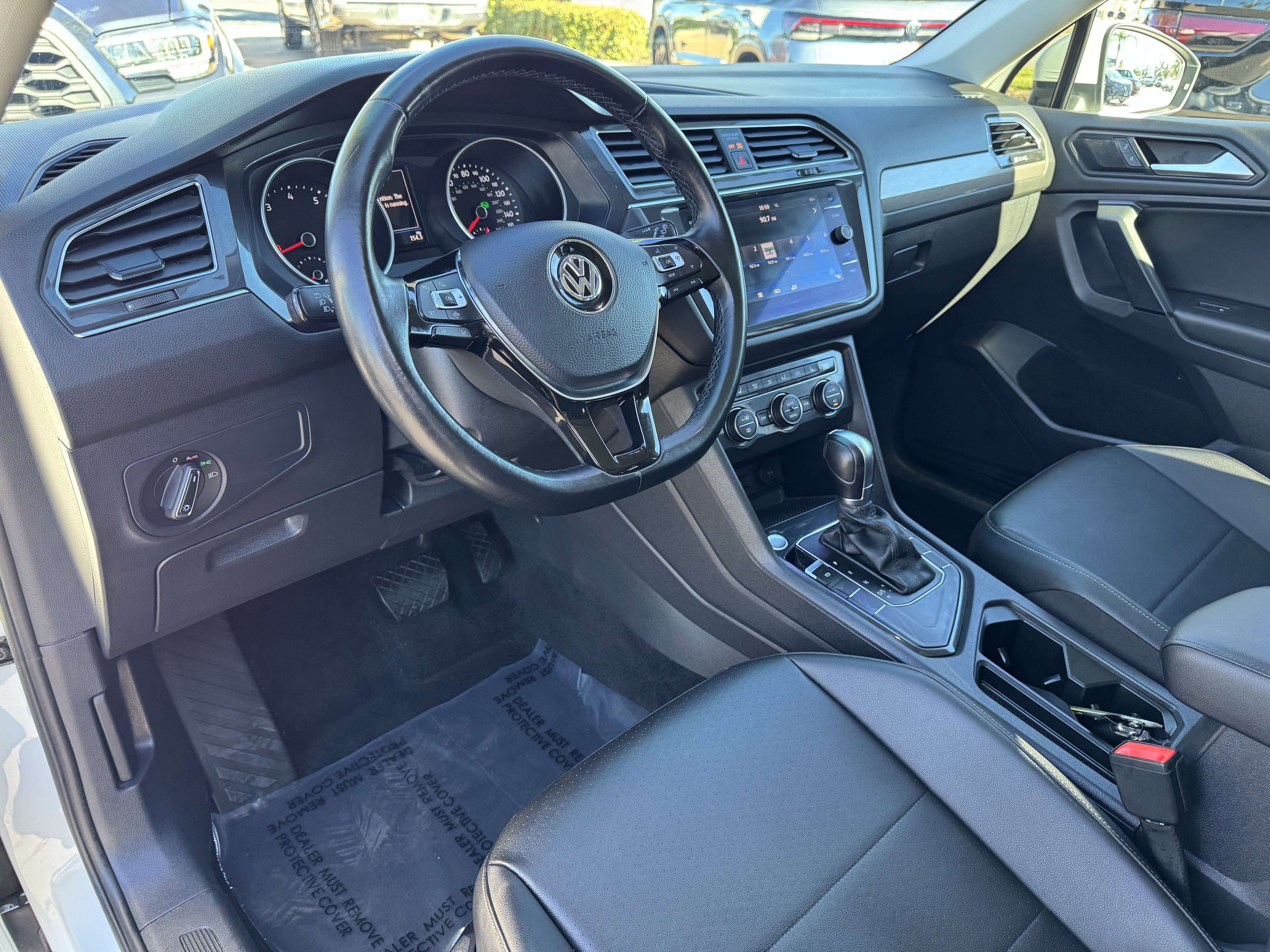 Certified 2019 Volkswagen Tiguan SE w/ Panoramic Sunroof Package image 17