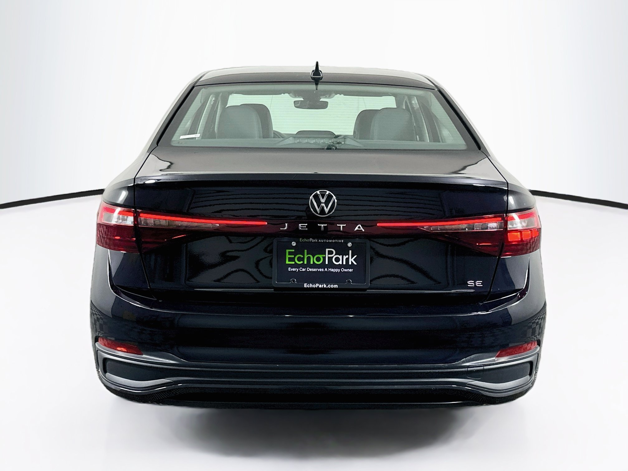 Used 2025 Volkswagen Jetta SE FWD image 7