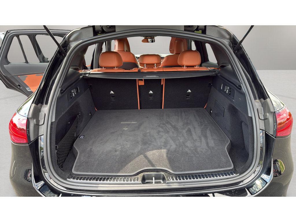 Used 2025 Mercedes-Benz GLC 350e 4MATIC image 25
