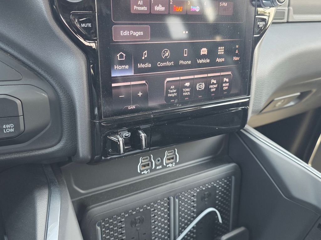 New 2026 RAM 2500 Laramie AWD/4WD image 17