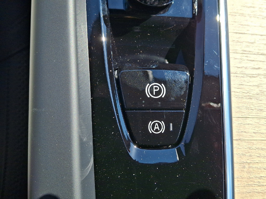 New 2027 Volvo XC60 B5 Plus AWD/4WD image 19