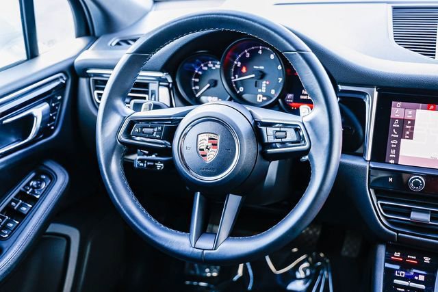 Used 2023 Porsche Macan image 13