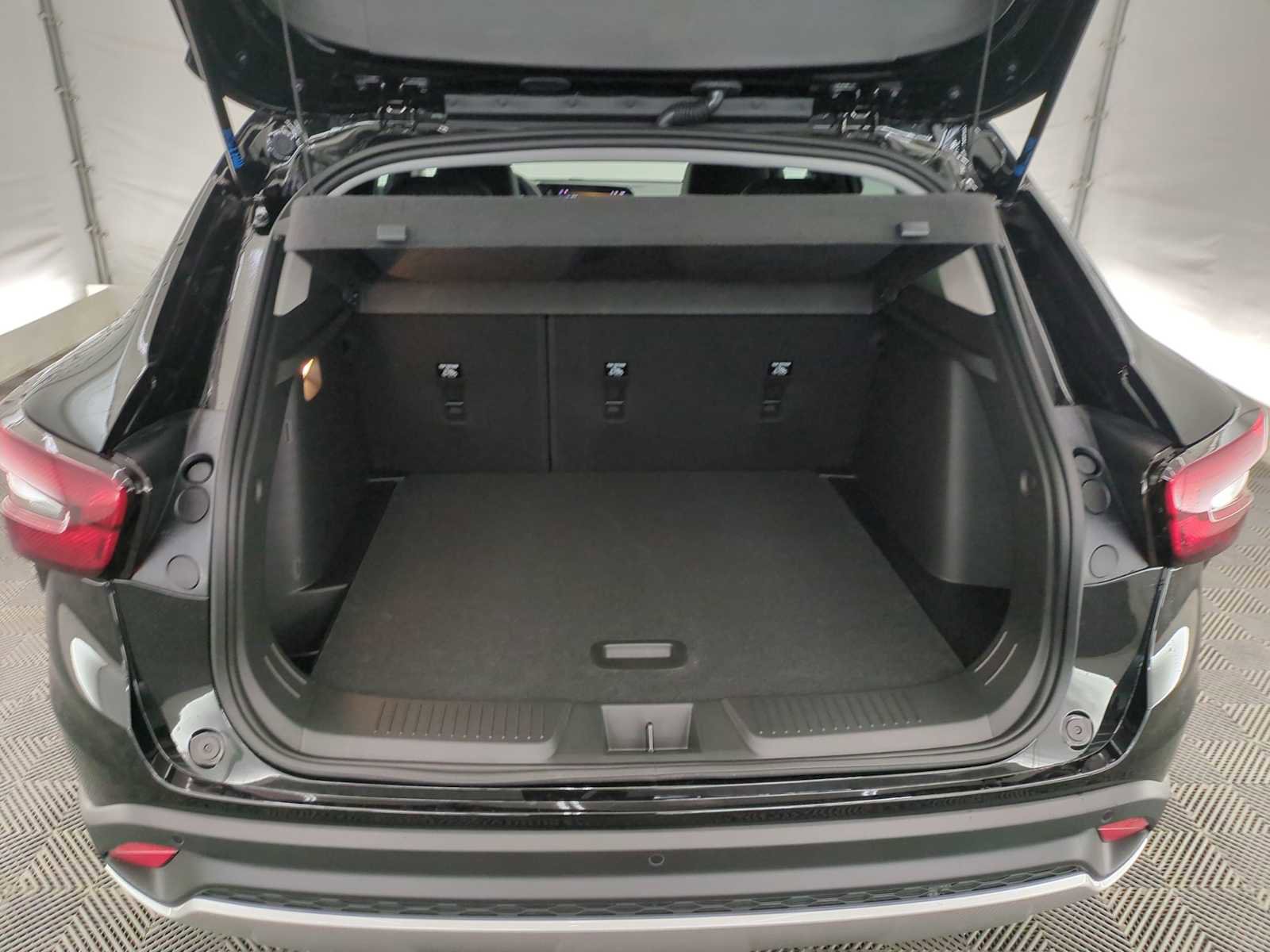 New 2026 Chevrolet Trax LT w/ Driver Confidence Package image 31