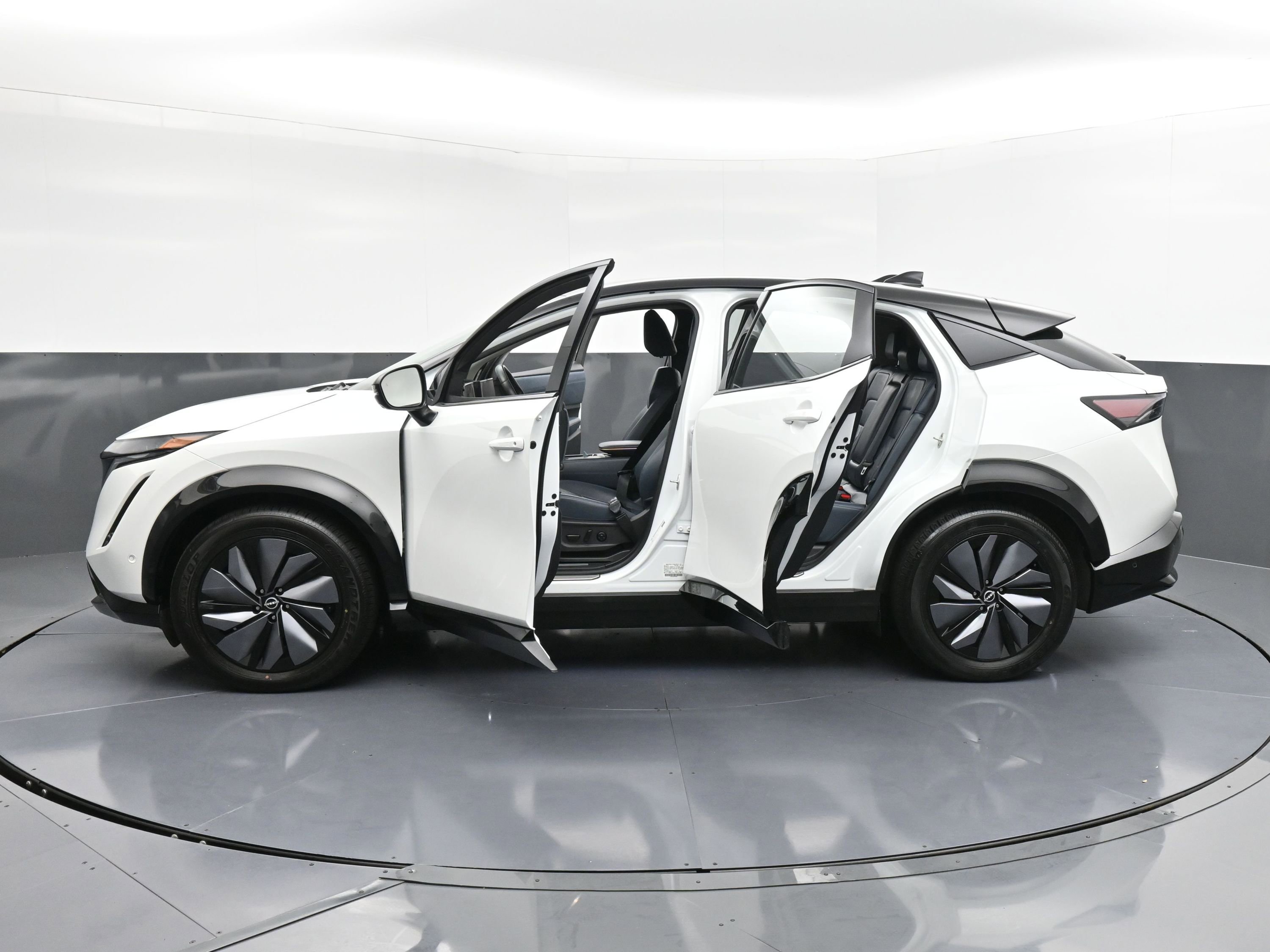 Used 2023 Nissan Ariya image 39