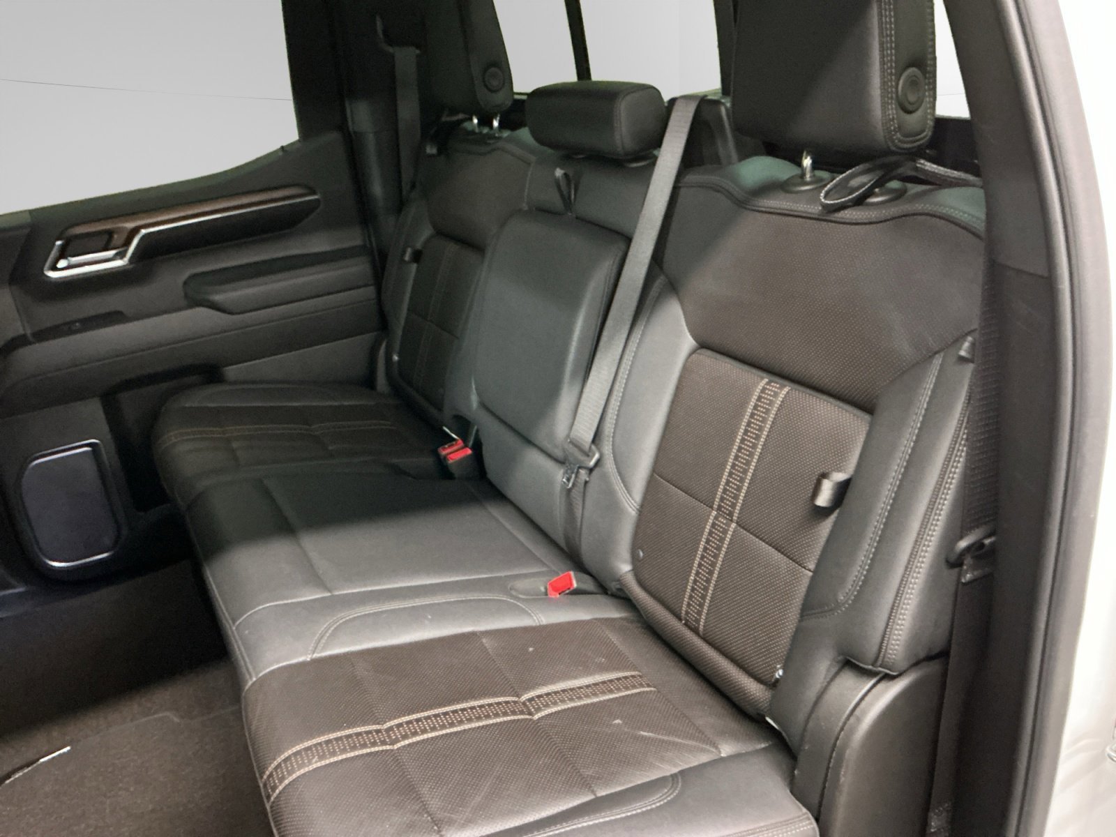 Used 2024 Chevrolet Silverado 1500 High Country w/ Technology Package AWD/4WD image 13