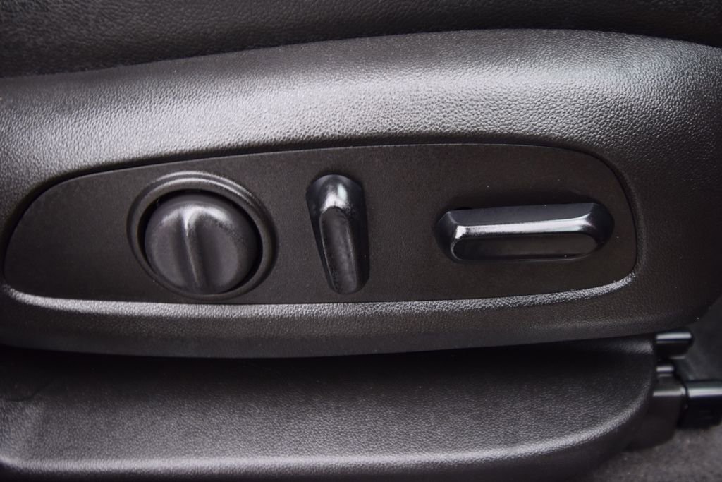 Used 2021 GMC Acadia Denali w/ Denali Technology Package image 28