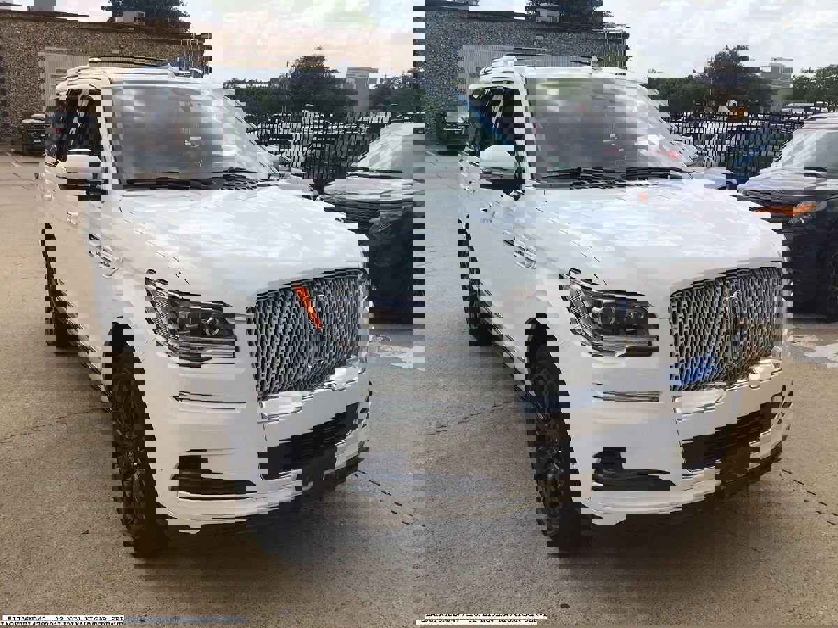 Used 2022 Lincoln Navigator Reserve RWD image 6