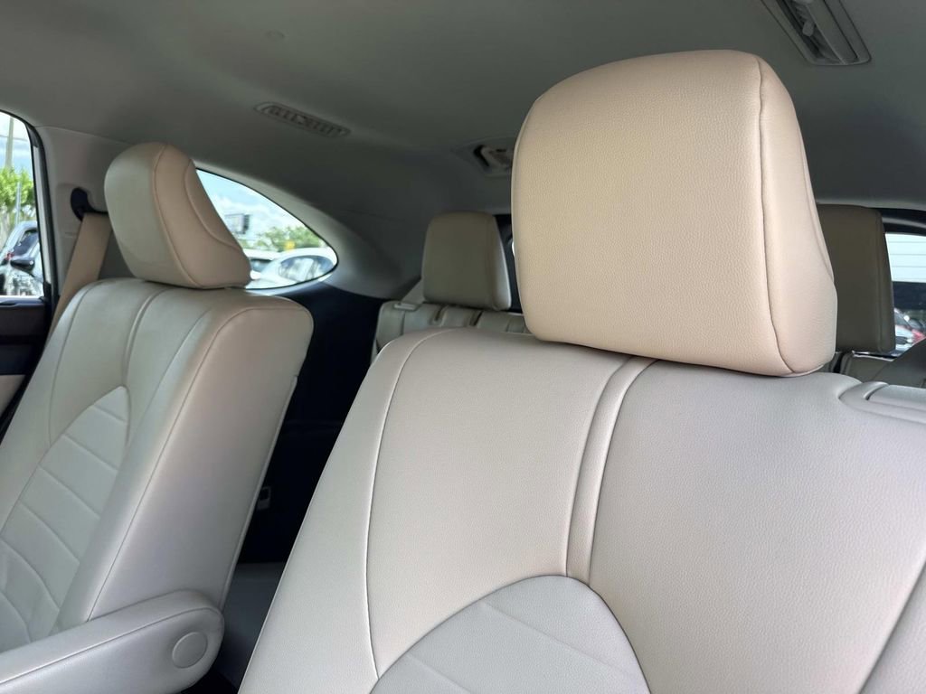 Used 2021 Toyota Highlander XLE FWD image 15