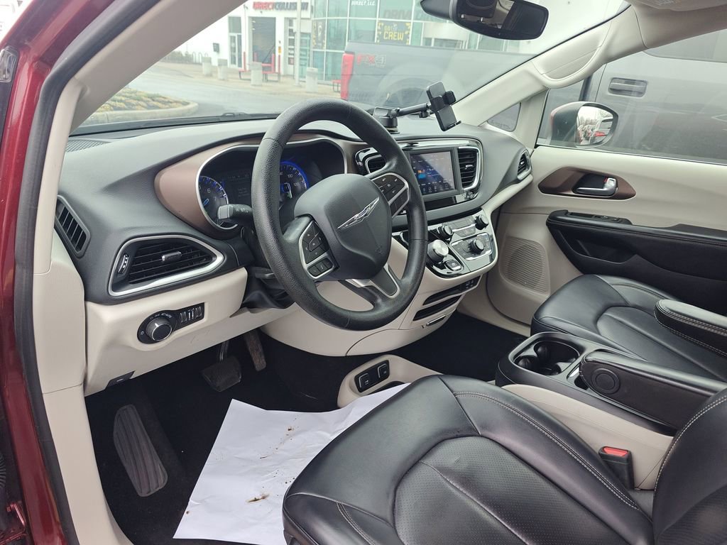 Used 2020 Chrysler Voyager Lxi image 7