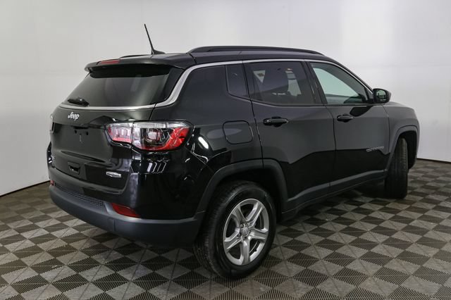 Used 2023 Jeep Compass Latitude w/ Convenience Group AWD/4WD image 14
