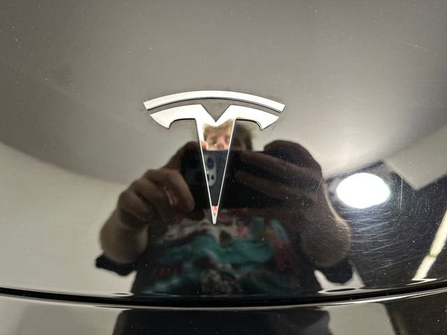 Used 2021 Tesla Model Y Long Range image 9