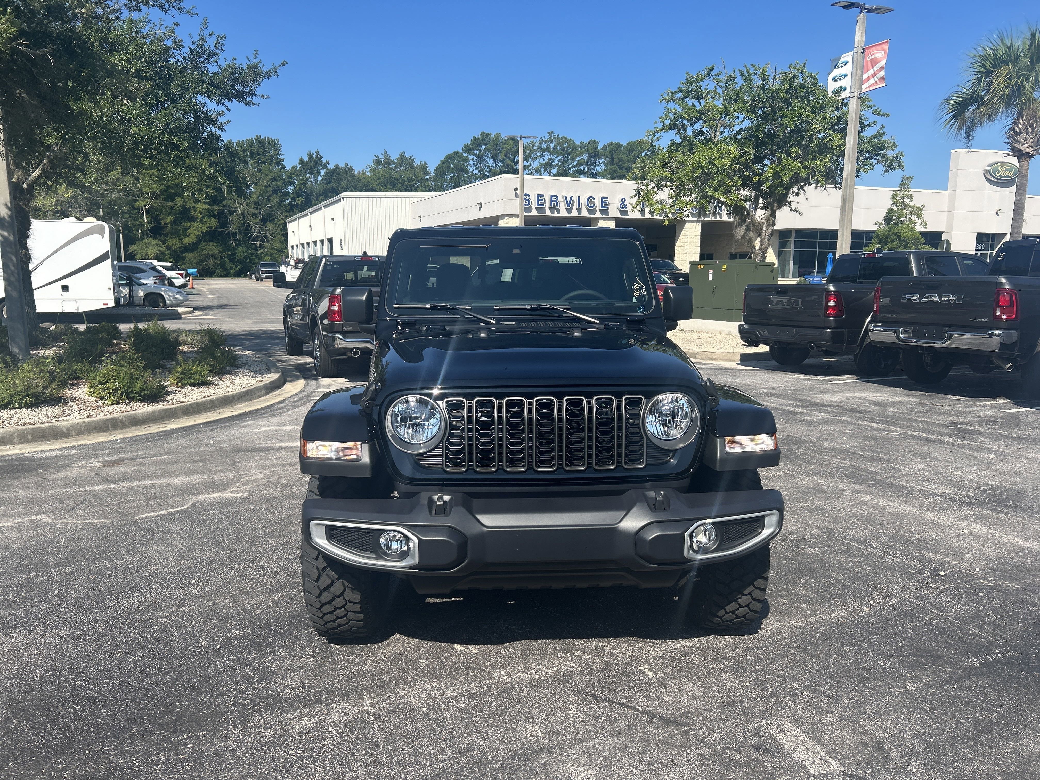 New 2025 Jeep Gladiator Sport image 2