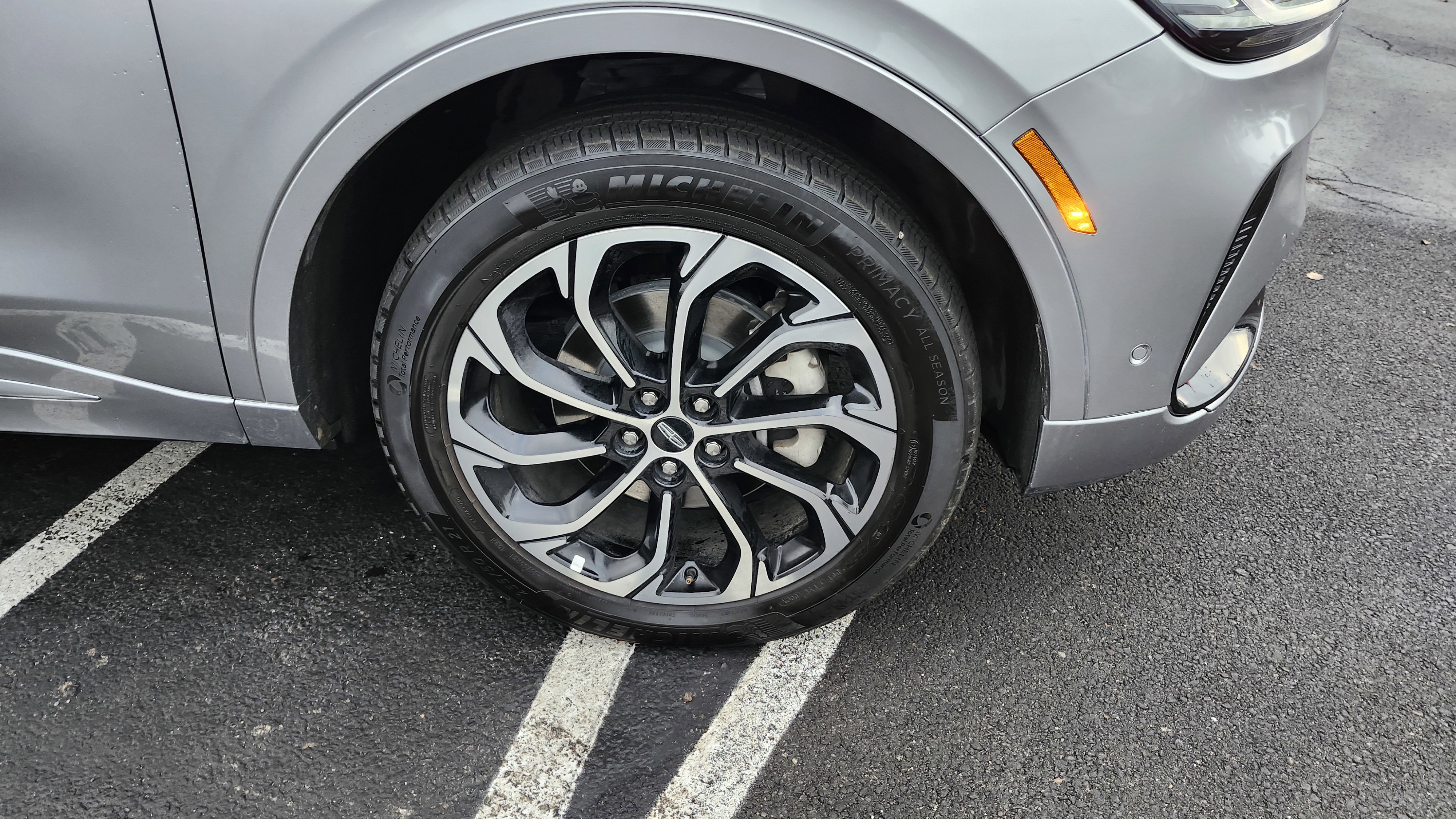 Used 2024 Lincoln Nautilus Reserve image 11