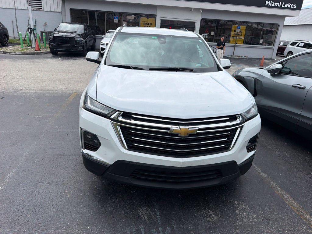 Used 2023 Chevrolet Traverse LT FWD image 2
