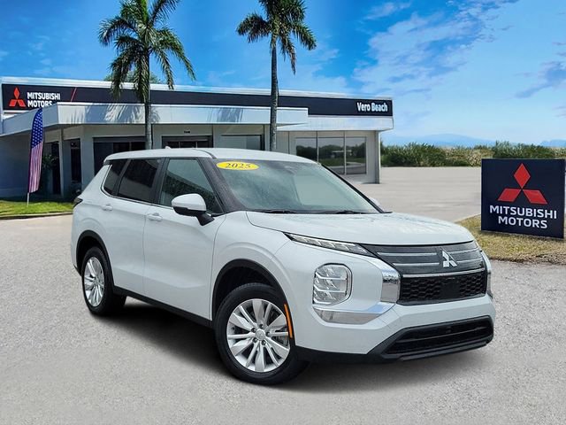 Used 2025 Mitsubishi Outlander ES FWD image 1