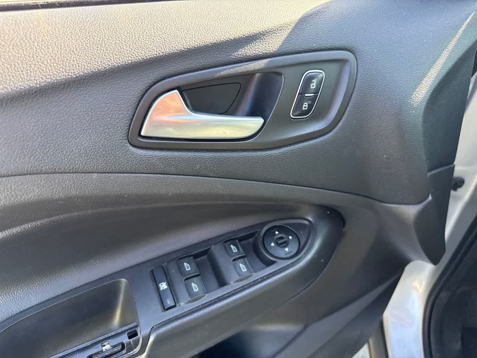 Used 2018 Ford Escape SE FWD image 19