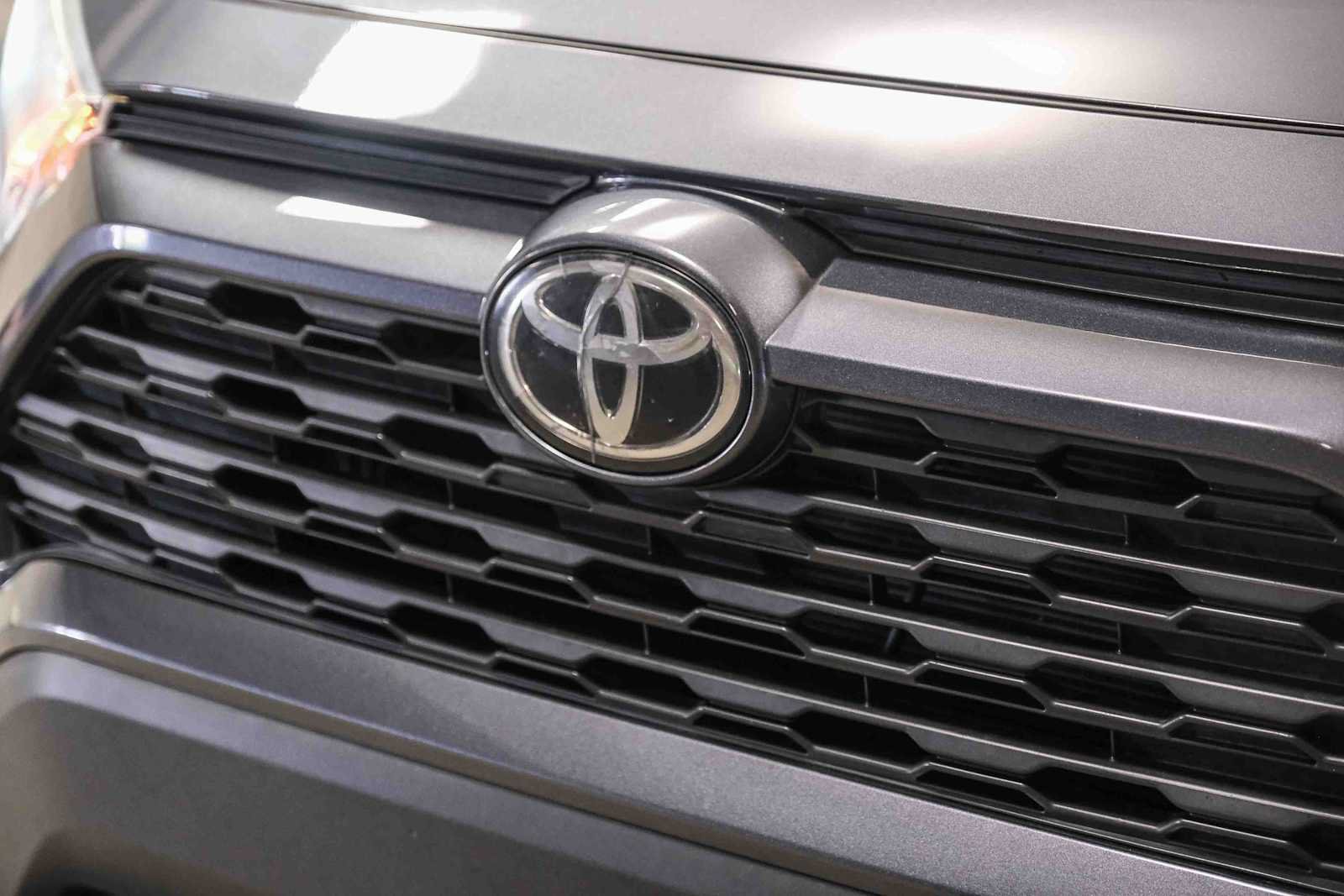 Used 2019 Toyota RAV4 LE w/ All Weather Liner Package AWD/4WD image 13