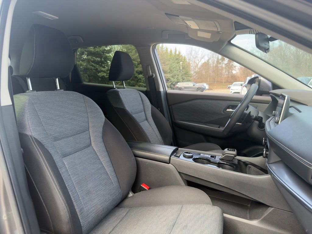 Used 2023 Nissan Rogue SV image 28