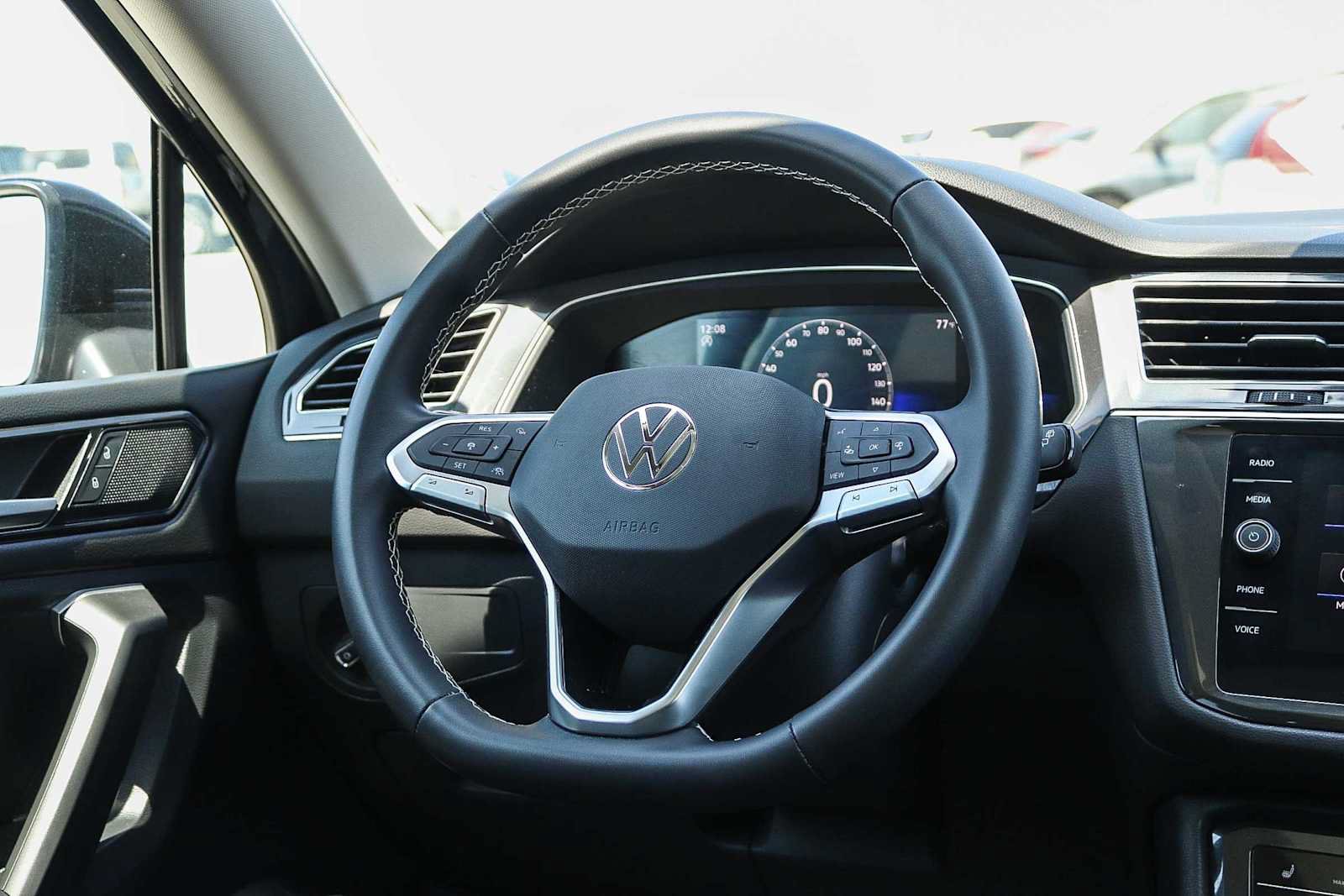 Used 2023 Volkswagen Tiguan SE w/ Panoramic Sunroof Package FWD image 15