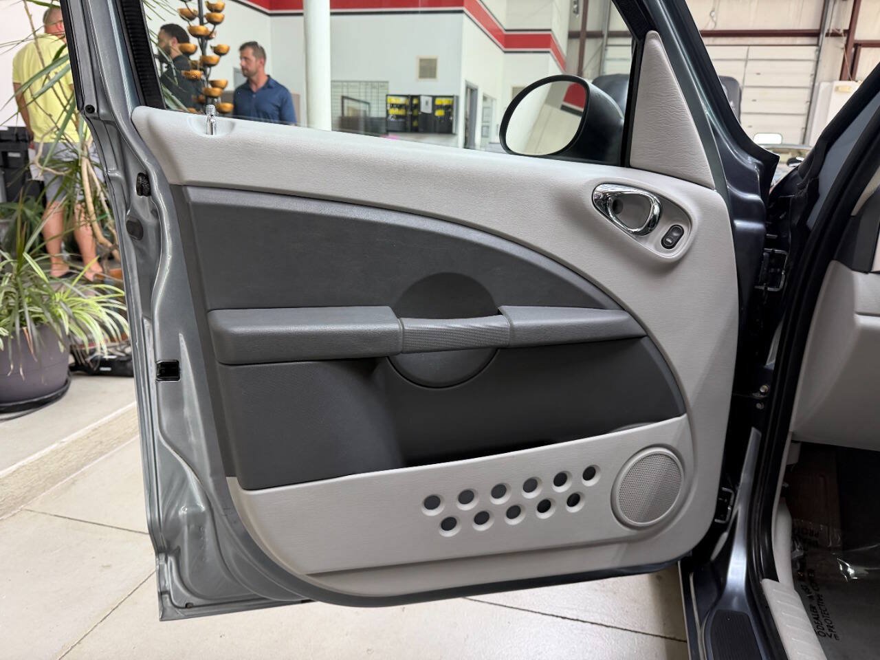 Used 2010 Chrysler PT Cruiser FWD image 10