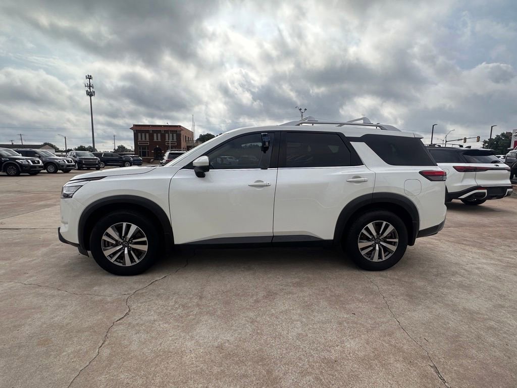 Used 2022 Nissan Pathfinder SL w/ SL Black Package FWD image 2