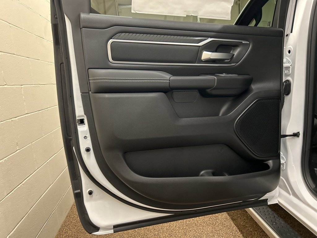 New 2026 RAM 1500 4x4 Crew Cab image 14