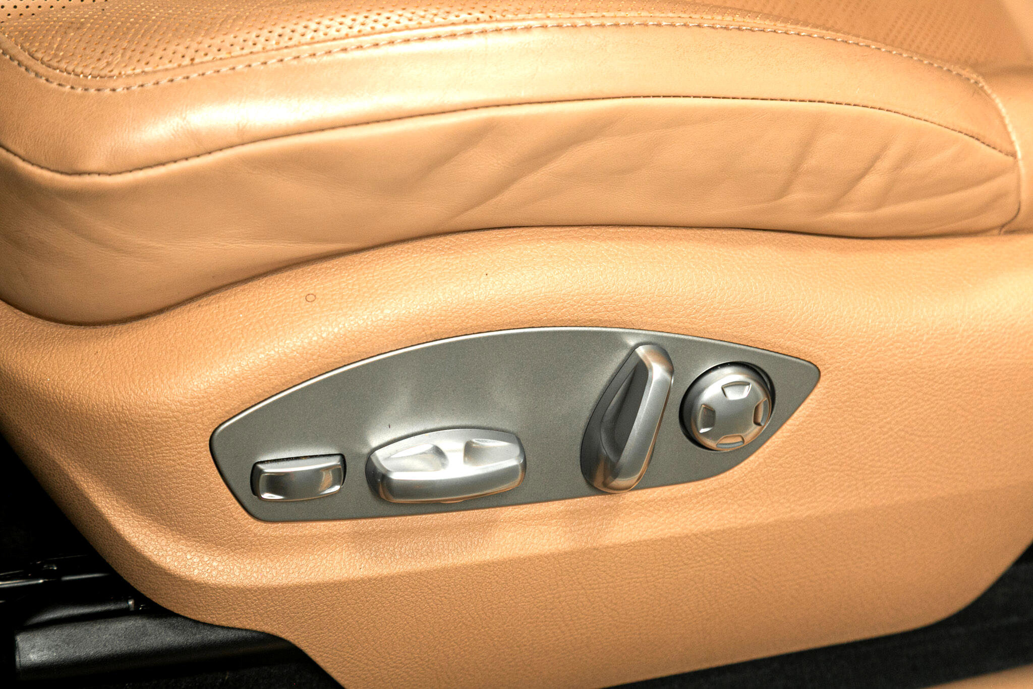 Used 2019 Porsche Macan w/ Premium Package Plus image 19