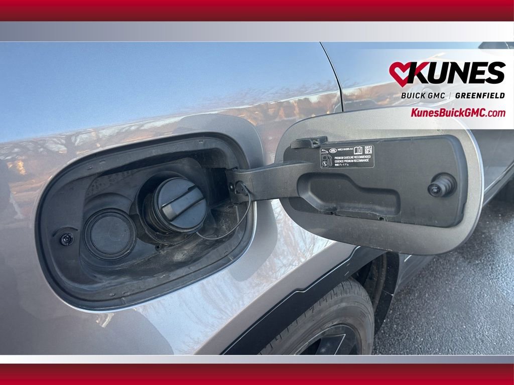 Used 2024 Land Rover Defender 130 X-Dynamic SE image 45