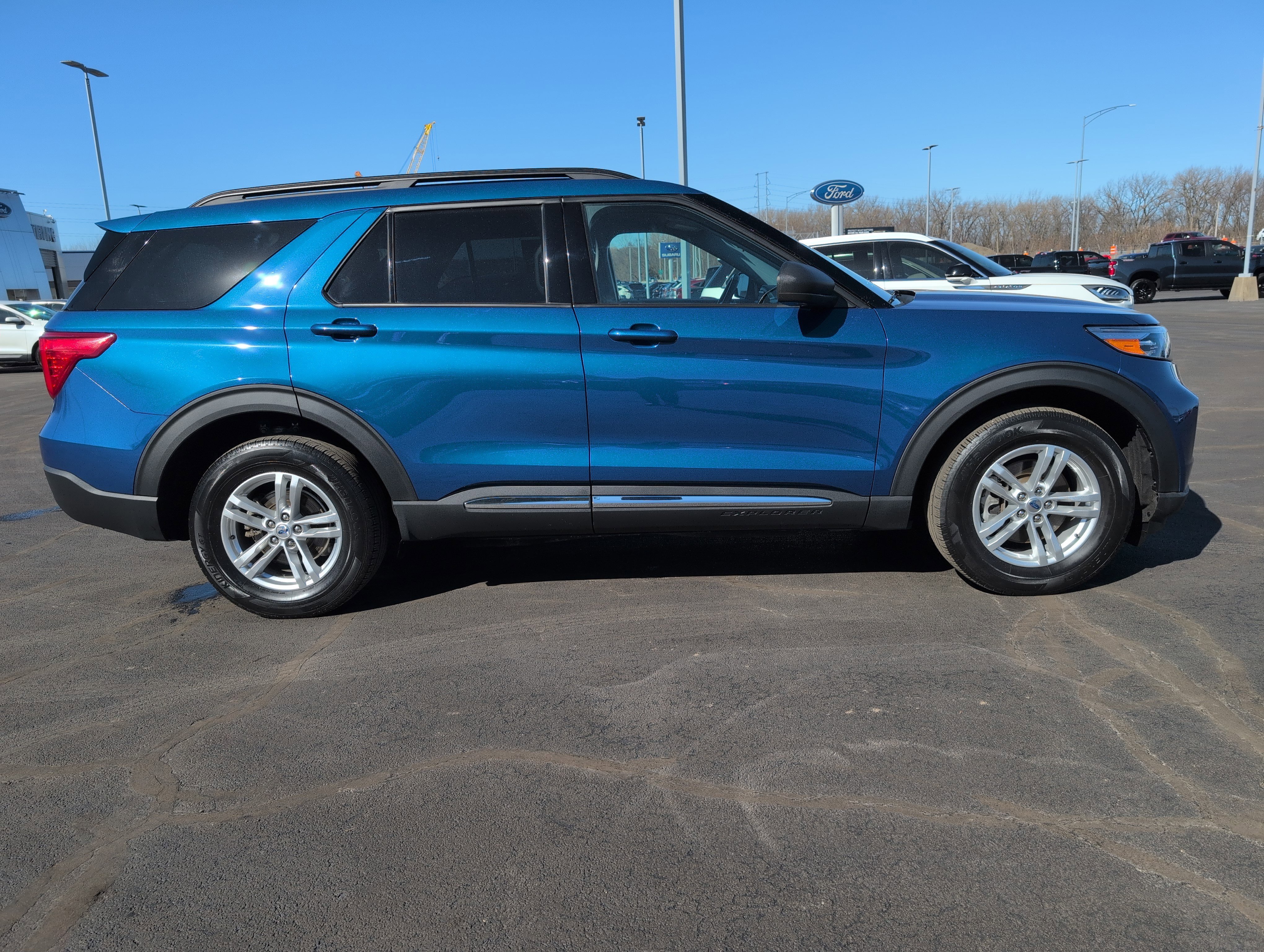 Used 2022 Ford Explorer XLT w/ Equipment Group 202A image 6