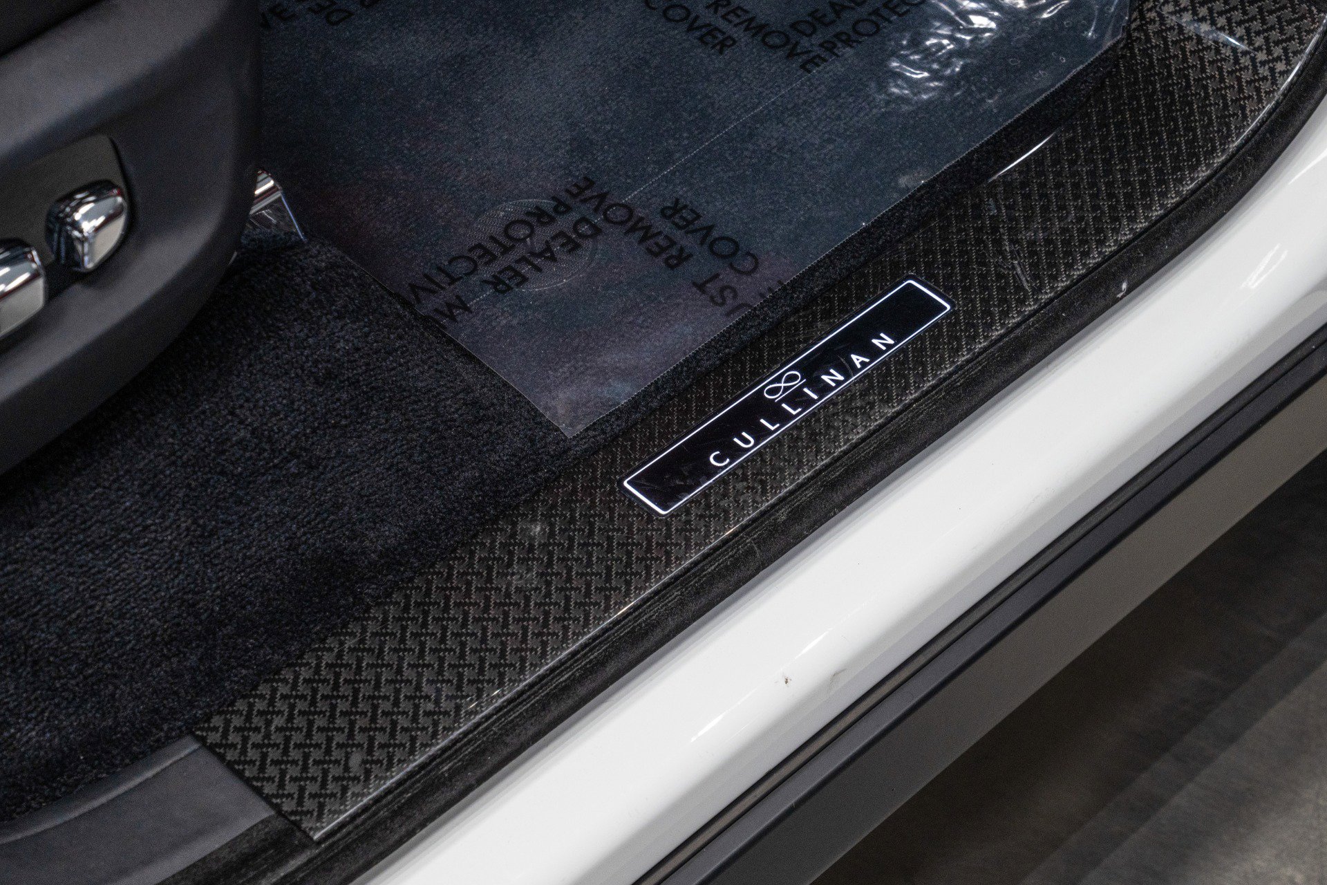 Used 2023 Rolls-Royce Cullinan Black Badge w/ Dark Exterior Package image 35