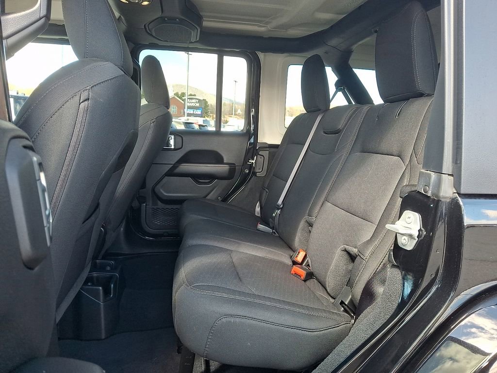 Used 2022 Jeep Wrangler Unlimited Sahara image 10