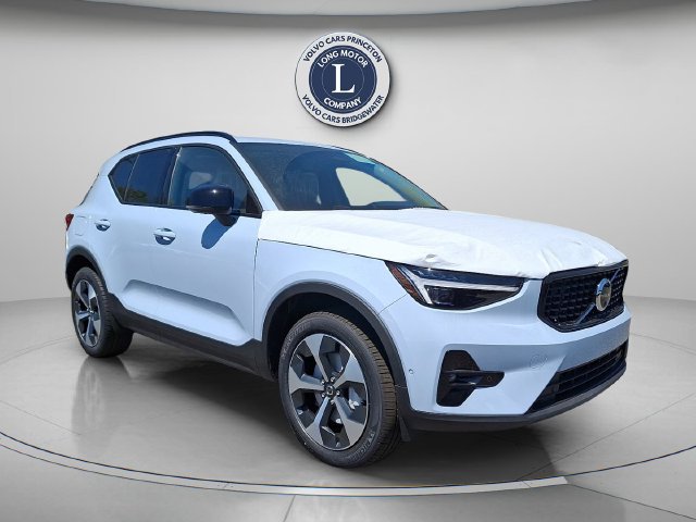 New 2026 Volvo XC40 B5 Plus w/ Protection Package Premier AWD/4WD image 2