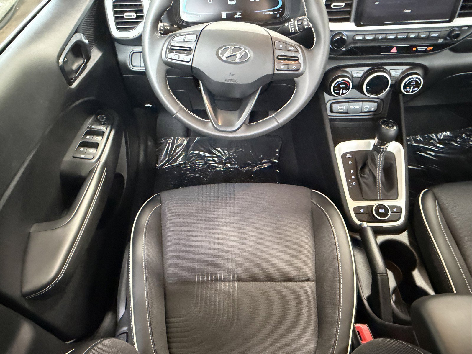 Used 2025 Hyundai Venue Limited FWD image 30
